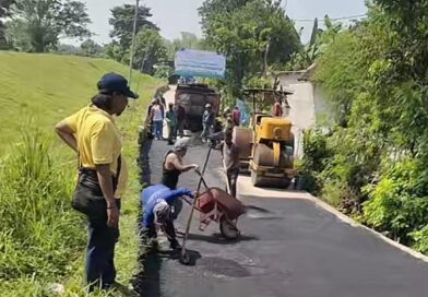 Pengaspalan Jalan Penghubung Desa Keting-Duriwetan